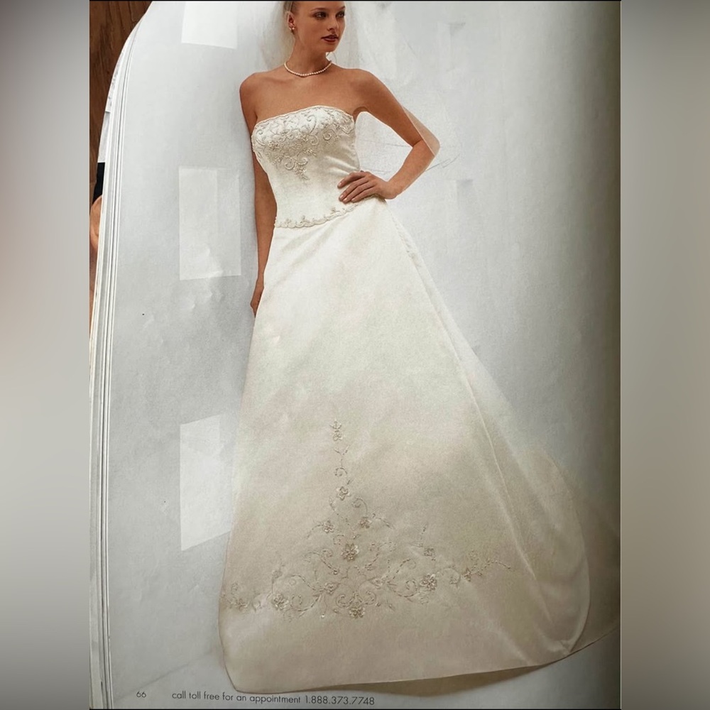 St. Tropez Strapless Wedding Dress size 6